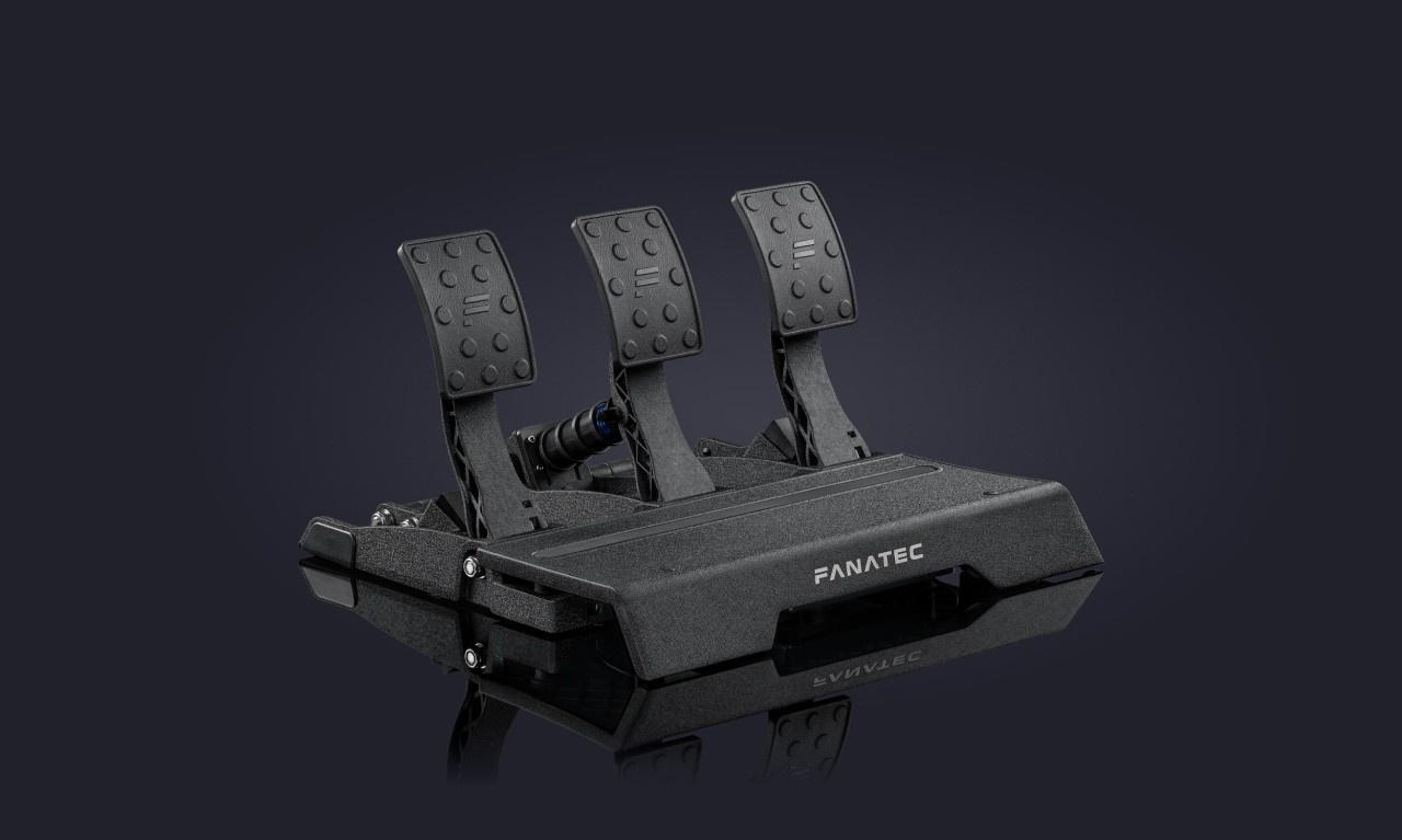 https://fanatec.com/media/image/82/98/aa/Product_Page_top_banner_CSL_Elite_Pedals_V2_Front_angled_1_1280x1280.jpg